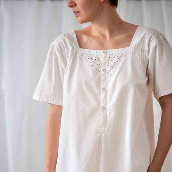 Antique Pintuck Dress with Broderie Anglaise Detail in Off White for Women | Size S - M | 1930s Cotton Short Sleeve Nightdress NVS755