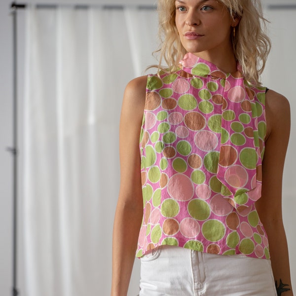 Vintage 100% Seide Top in Grün & Pink Circle Print für Frauen | Größe S | Bedruckte, halbtransparente ärmellose Bluse mit Krawattenausschnitt GOTS799