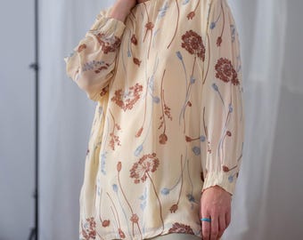 Bluzka z wiskozy w kwiaty w stylu vintage: luźny krój z nadrukiem w kwiaty brzoskwiniowe, rozmiar M