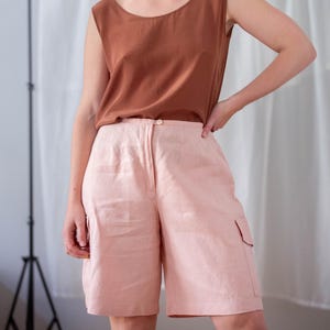 Vintage Utility Style Bermuda Shorts in Light Dusty Pink for Women | Size L | Linen Blend Cargo Short Trousers with Velcro Pockets NVS1726