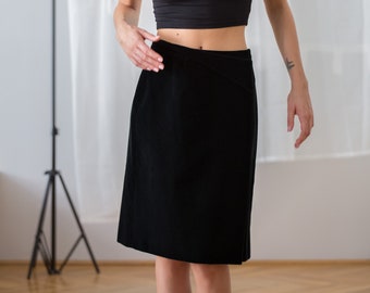 【ヴァレンティノ】 Skirts - Straight Skirts スカート Vintage Valentino Velvet Wrap Skirt in Black for Women