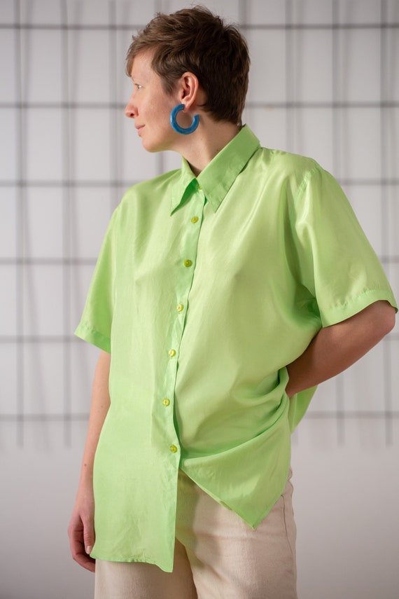 Vintage 100% Silk Shirt in Bright Neon Green for Women | Size L | Button Down Collared Short Sleeve Relaxed Summer Blouse Top Vintage 100% Silk Shirt in Bright Neon Green for Women | Size L | Button Down Collared Short Sleeve Relaxed Summer Blouse Top