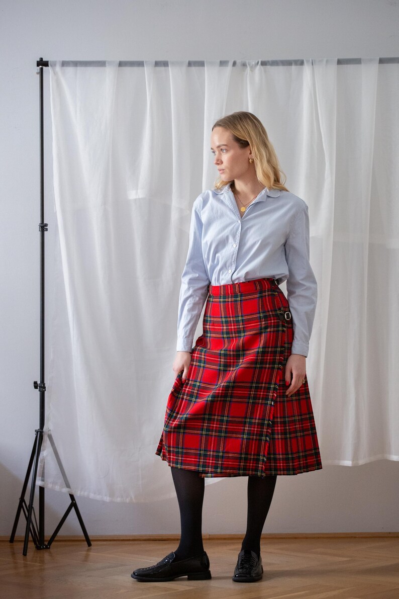 Scottish Vintage Tartan Wool Kilt: Plaid Midi Wrap Skirt in Red for Women (size XS-S), Tailored in Scotland image 8