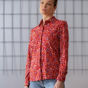 Italian Vintage Floral Cotton Blouse in Red for Women Size XS S Flower Print Button Down Jersey Shirt Top. Made in Italy NVS866 image 6