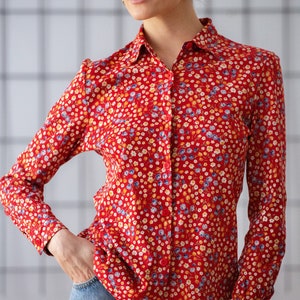 Italian Vintage Floral Cotton Blouse in Red for Women Size XS S Flower Print Button Down Jersey Shirt Top. Made in Italy NVS866 image 10