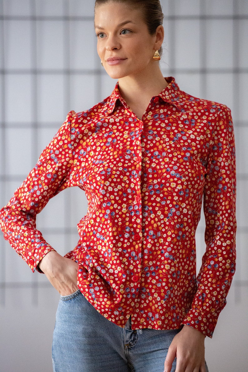 Italian Vintage Floral Cotton Blouse in Red for Women Size XS S Flower Print Button Down Jersey Shirt Top. Made in Italy NVS866 image 10