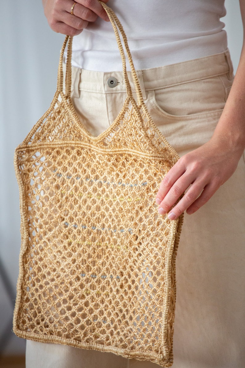 Vintage 1970s Natural Straw Market Bag with Short Handle Medium Size Open Weave Net Tote Bag in Beige. Accessories for Women NVS717 image 7