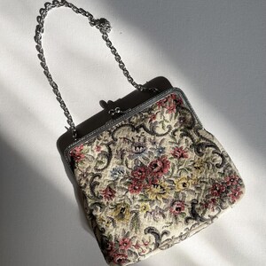 Vintage Floral Gobelin Handtasche für Frauen | Kurze Henkeltasche mit buntem Blumenmuster. Taschen & Accessoires für Damen gvs1619