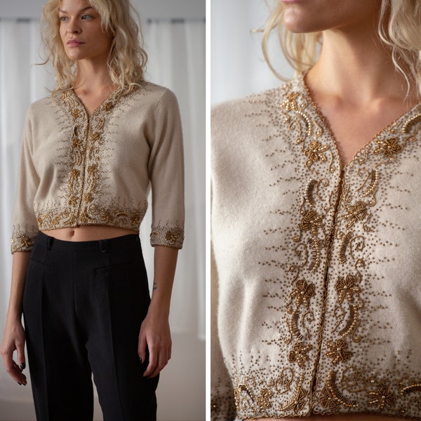 Cardigan en laine d'agneau angora vintage (Sable) pour femme | Taille XS - S | Haut boléro court en mailles, perles à la main et détails bronze NVS839