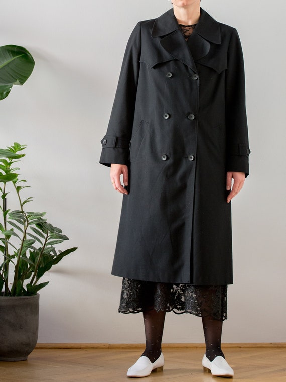Vintage 1970s Trench Coat in Black for Women | Si… - image 1