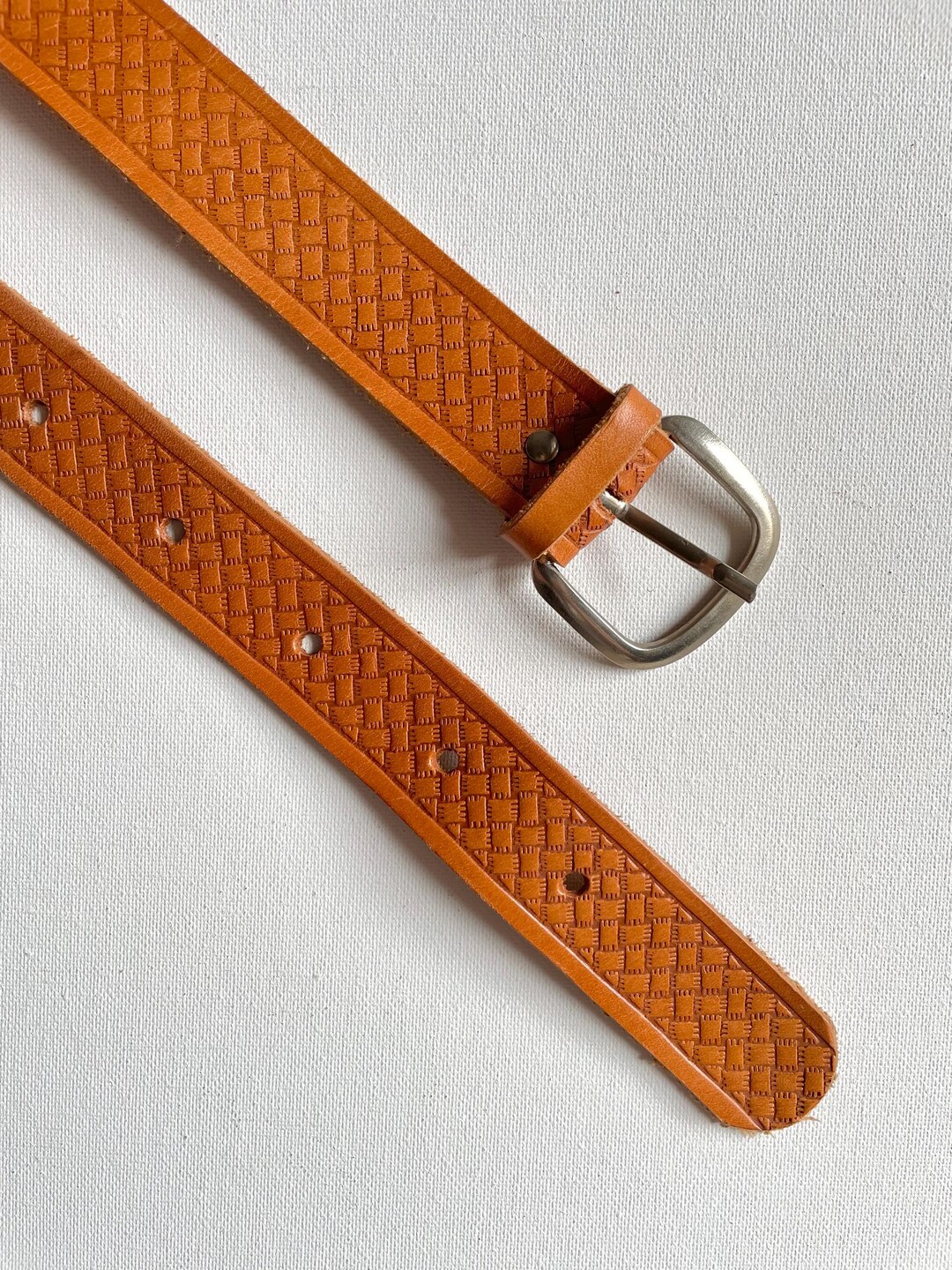 ヴィンテージタンブラウンレザーベルト：ユニセックステクスチャード