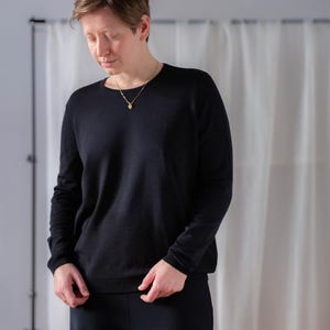 Vintage Lambswool Sweater in Black for Women | Size L - XL | St Michael Marks & Spencer Minimal Crew Neck Jumper. Fine Knit Top NVS1547