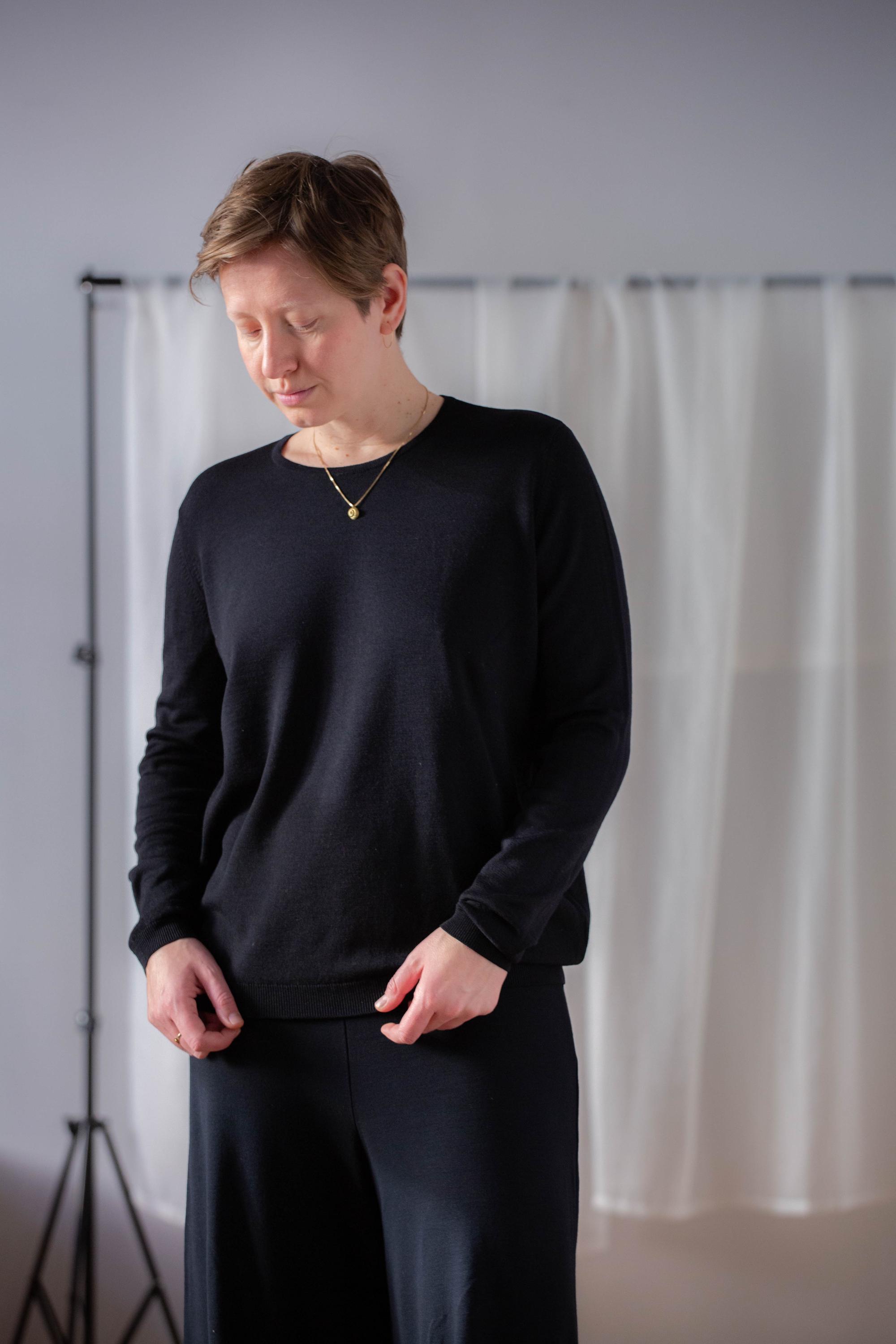 Vintage Lambswool Sweater in Black for Women | Size L - XL | St Michael Marks & Spencer Minimal Crew Neck Jumper. Fine Knit Top NVS1547