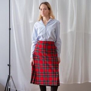 Scottish Vintage Tartan Wool Kilt: Plaid Midi Wrap Skirt in Red for Women (size XS-S), Tailored in Scotland image 2