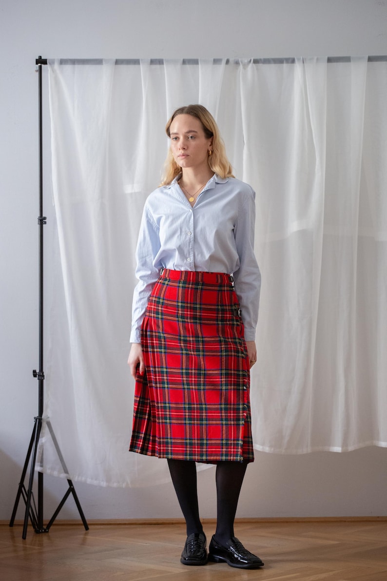 Scottish Vintage Tartan Wool Kilt: Plaid Midi Wrap Skirt in Red for Women (size XS-S), Tailored in Scotland image 2