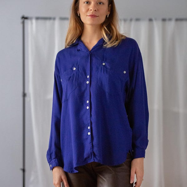 Blusa vintage de viscosa azul índigo: Camisa holgada abotonada, manga larga y cuello recto (talla XS-S)