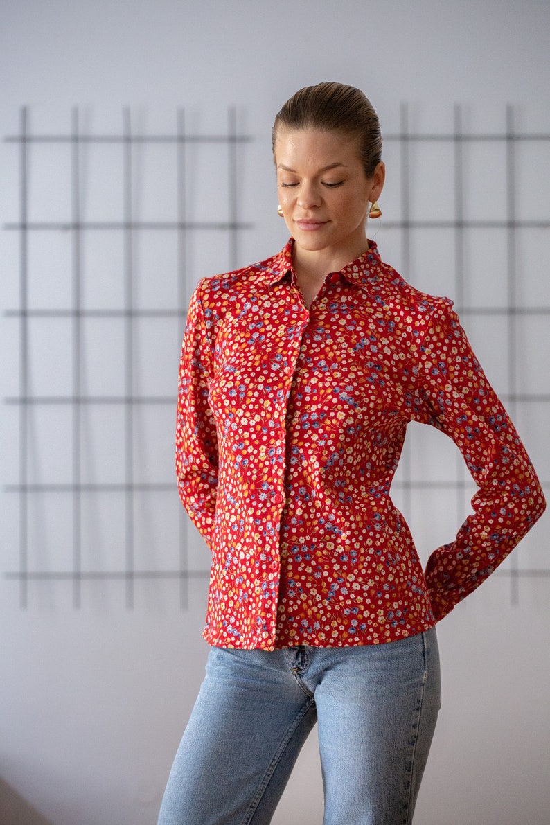 Italian Vintage Floral Cotton Blouse in Red for Women Size XS S Flower Print Button Down Jersey Shirt Top. Made in Italy NVS866 image 7