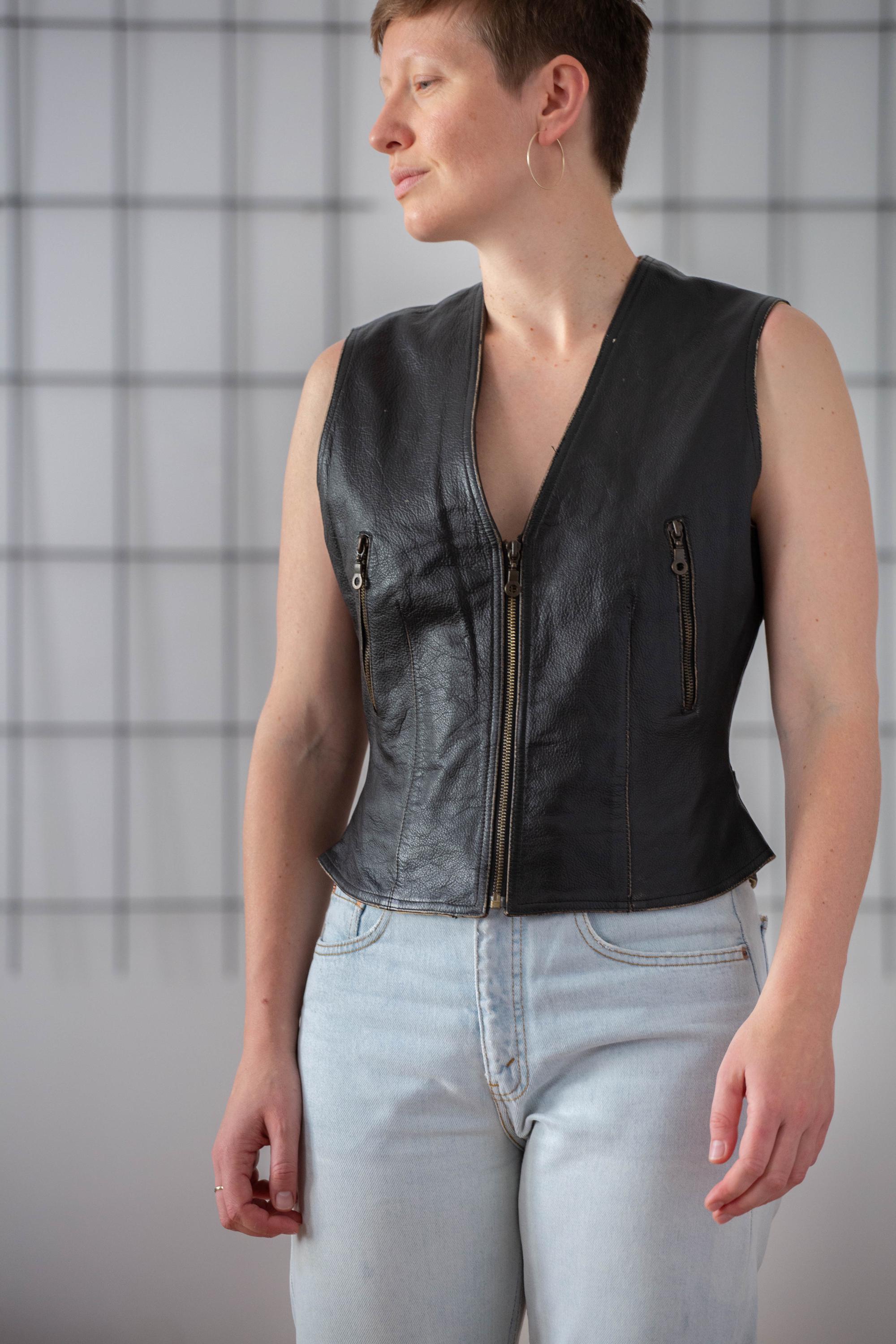 トップス Used Leather Vest Vintage Black Leather Motorcycle Vest with Zipper Closure