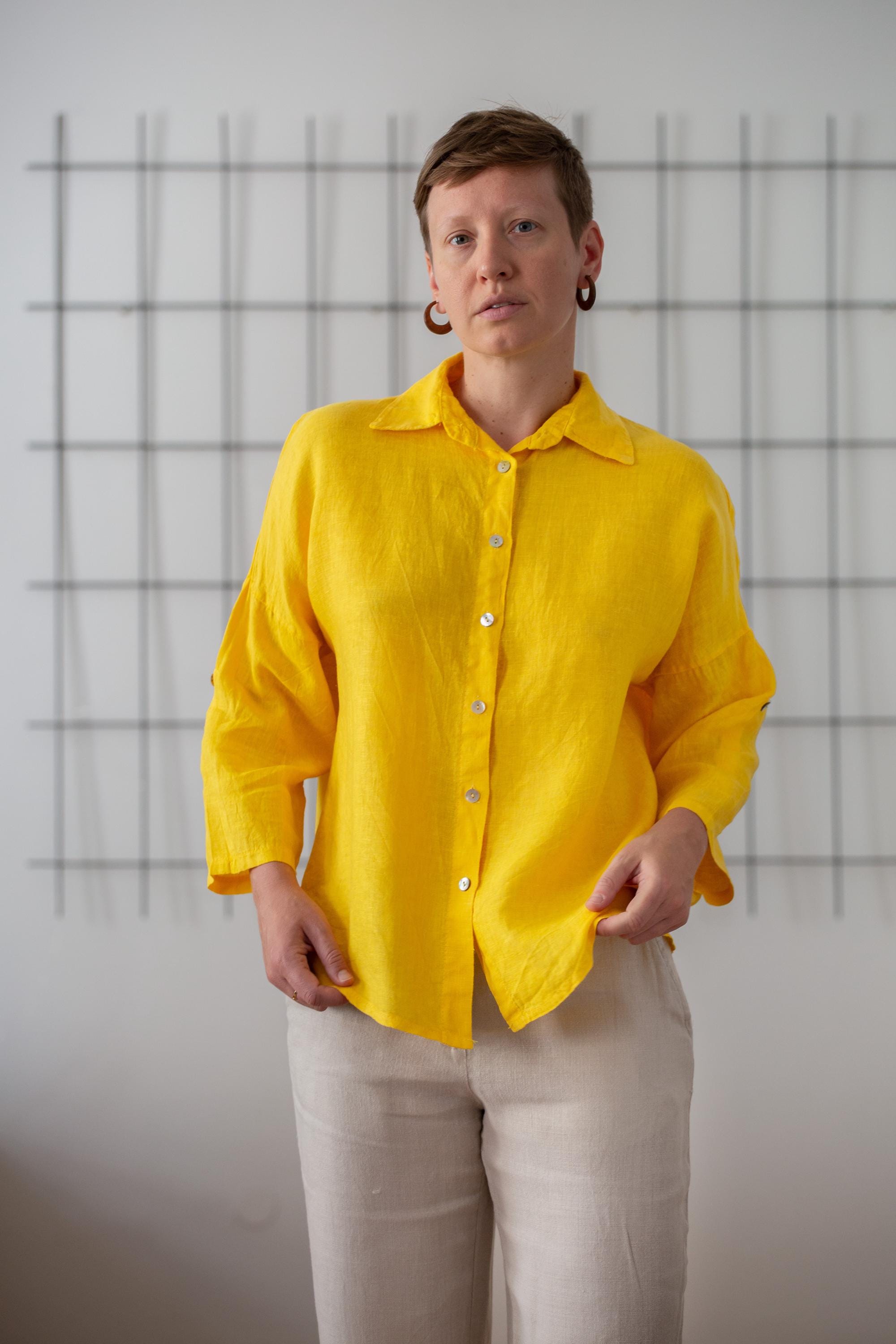 トップス 80s 90s EURO linen open collar shirt ITA Italian Vintage Button Down Linen Shirt in Bright Yellow for