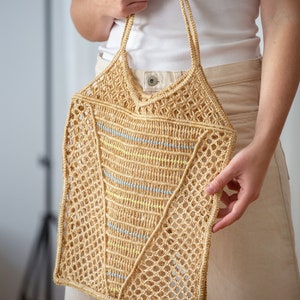 Vintage 1970s Natural Straw Market Bag with Short Handle Medium Size Open Weave Net Tote Bag in Beige. Accessories for Women NVS717 image 6