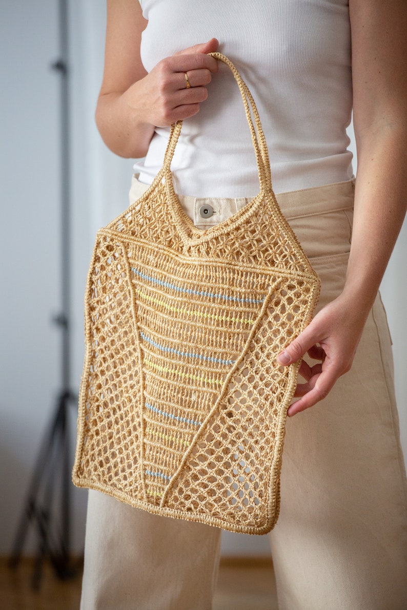 Vintage 1970s Natural Straw Market Bag with Short Handle Medium Size Open Weave Net Tote Bag in Beige. Accessories for Women NVS717 image 6