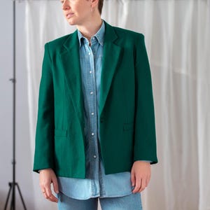 Vintage 100% Wool Tailored Blazer in Pine Green for Women | Size M | Single Breasted Jacket with Notch Collar. Made in USA NVS1344