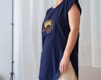 Vintage 100% Cotton Top in Navy Blue With Boat Embroidery