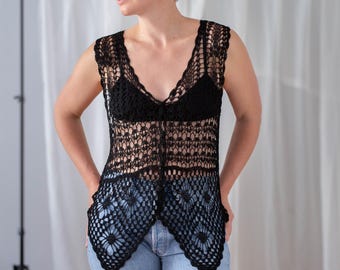 ヴィンテージ風ブラッククロシェベストトップ：ハンドメイドノースリーブボヘミアンネット、サイズL