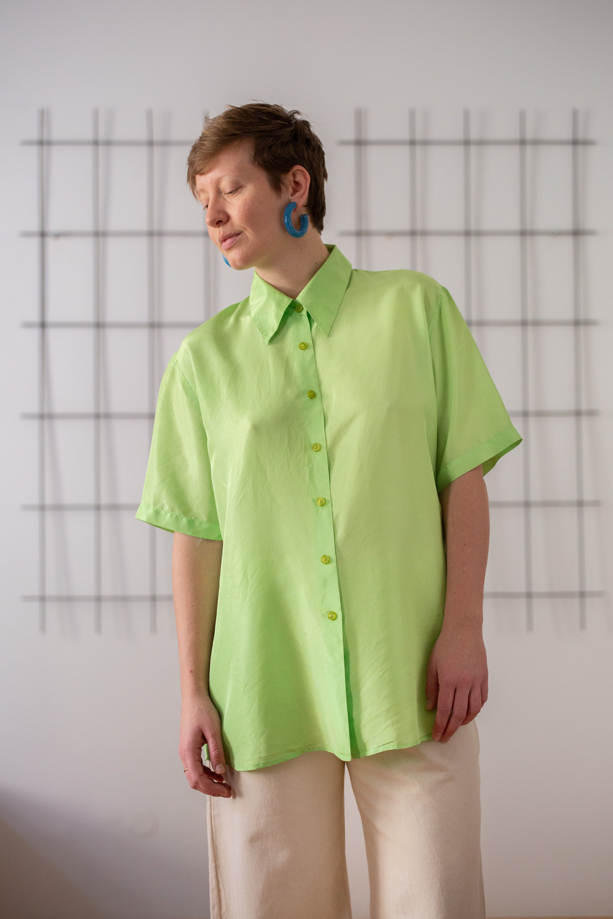 Vintage 100% Silk Shirt in Bright Neon Green for Women | Size L | Button Down Collared Short Sleeve Relaxed Summer Blouse Top Vintage 100% Silk Shirt in Bright Neon Green for Women | Size L | Button Down Collared Short Sleeve Relaxed Summer Blouse Top