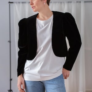 Giacca folk vintage in velluto: blazer da sera con maniche a sbuffo in nero con apertura frontale (taglia S-M), corta