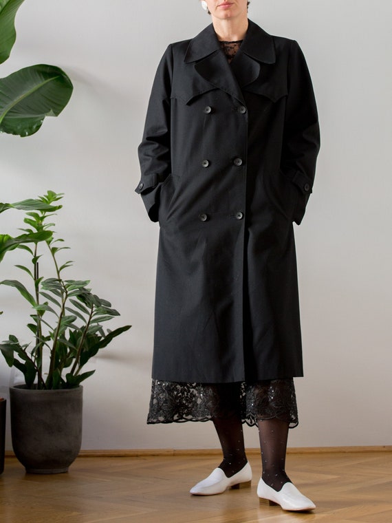 Vintage 1970s Trench Coat in Black for Women | Si… - image 5