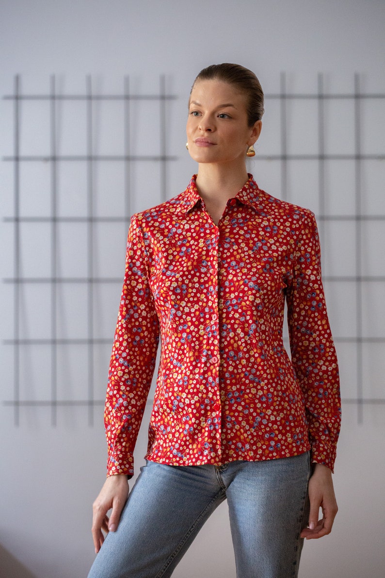 Italian Vintage Floral Cotton Blouse in Red for Women Size XS S Flower Print Button Down Jersey Shirt Top. Made in Italy NVS866 image 4