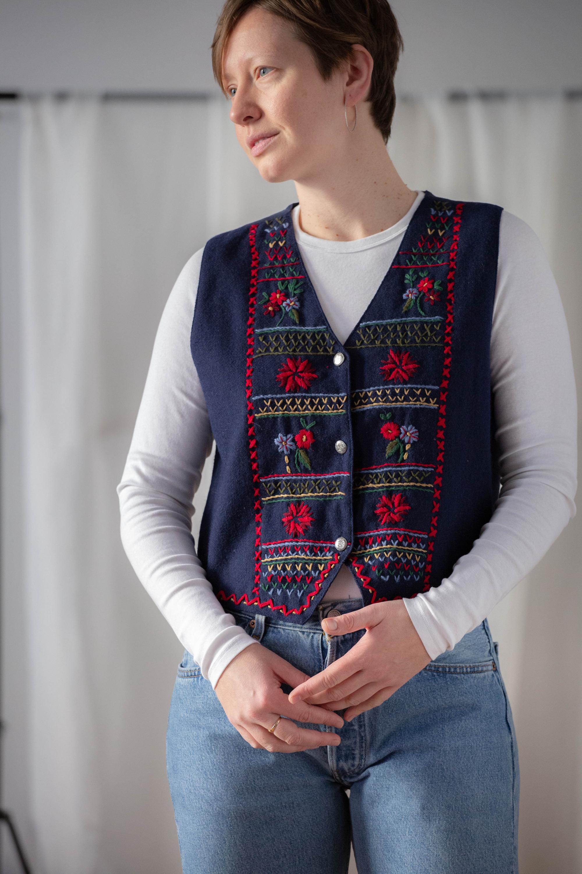 刺繍装飾 ベルベット風ベスト ヴィンテージウール混紡刺繍ベスト：ネイビーブルーの花柄ベスト