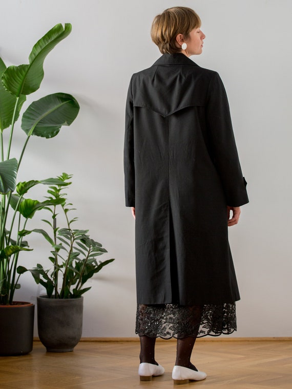 Vintage 1970s Trench Coat in Black for Women | Si… - image 3