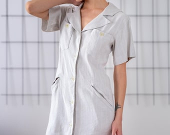 Vintage Courrèges Shirtdress in Light Grey Beige for Women | Size XS | Sailor Collar Buttoned Short Sleeve Midi Dress with Pockets
