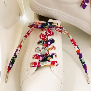 Laces in floral cotton fabric.