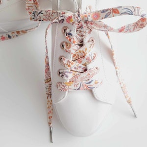 LIBERTY FLOWERED LACES