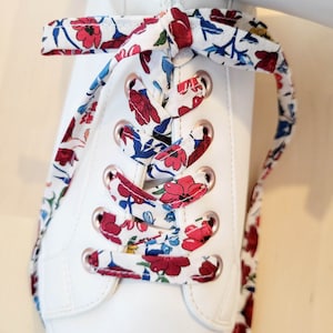 Liberty flower laces in viscose fabric. Eglantine model