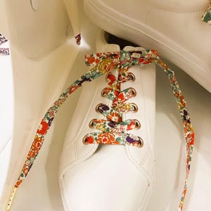 Laces in floral cotton fabric.