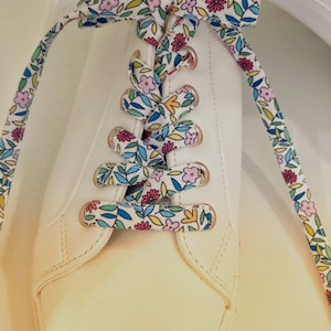 Laces in floral cotton fabric.