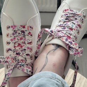 Liberty flower laces