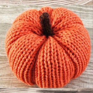 Knitted Pumpkin *12.99 for a set of 3, one of each size*