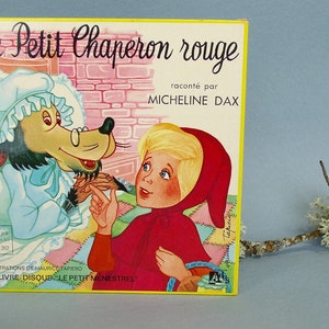 Peut inclure: Couverture d'un livre pour enfants vintage intitulé "Le Petit Chaperon Rouge" (Le Petit Chaperon Rouge) avec des illustrations du loup et du Petit Chaperon Rouge. La couverture du livre a une bordure jaune et présente du texte en français.