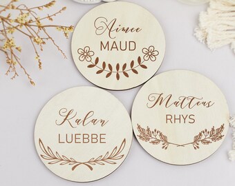 Personalisiertes graviertes Baby Namensschild, Baby Name Ankündigung, Baby Ankunft Schild, Baby Meilenstein Karten, neues Baby Geschenk, Kinderzimmer Dekoration