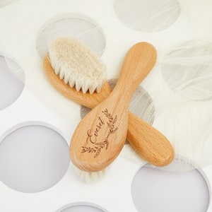 Brosse à cheveux personnalisée pour nouveau-né, cadeau de baby shower, brosse à cheveux en bois avec nom personnalisé, souvenir pour bébé fille garçon, cadeau de bain écologique pour bébé image 1