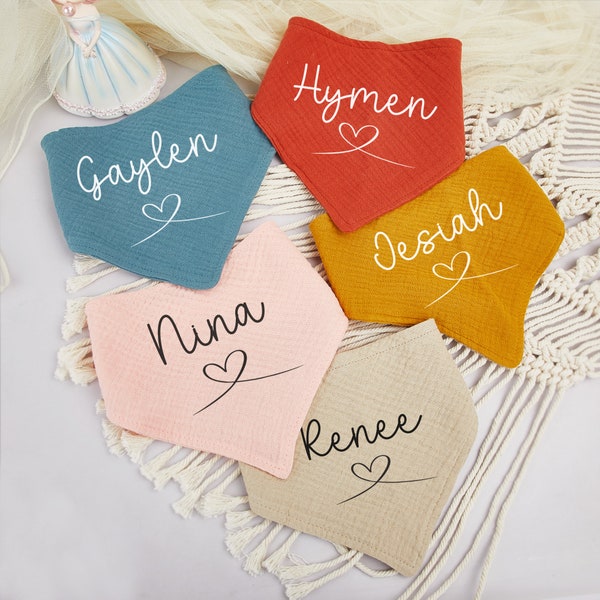 Bavoir personnalisé en mousseline, bavoir triangulaire personnalisé avec nom, cadeau baby shower, bavoirs bébé, bavoirs en mousseline de gaze de coton, cadeau nouveau-né