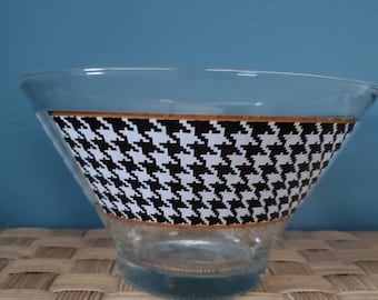 Vintage Mid-century modern chip bowls in excellent vintage condition