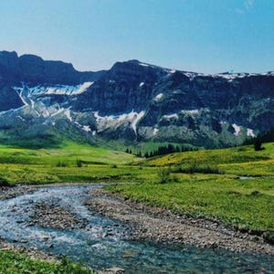 Postkarte Alpenpanorama – Landschaftskarte ohne Text | Naturmotiv DIN A6 | Österreichs Berge & Bachlauf