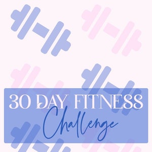 Puede incluir: Un gráfico azul y blanco con el texto "30 DAY FITNESS CHALLENGE" en letras blancas sobre un fondo azul. El gráfico está rodeado de un patrón de pesas rosadas y azules.