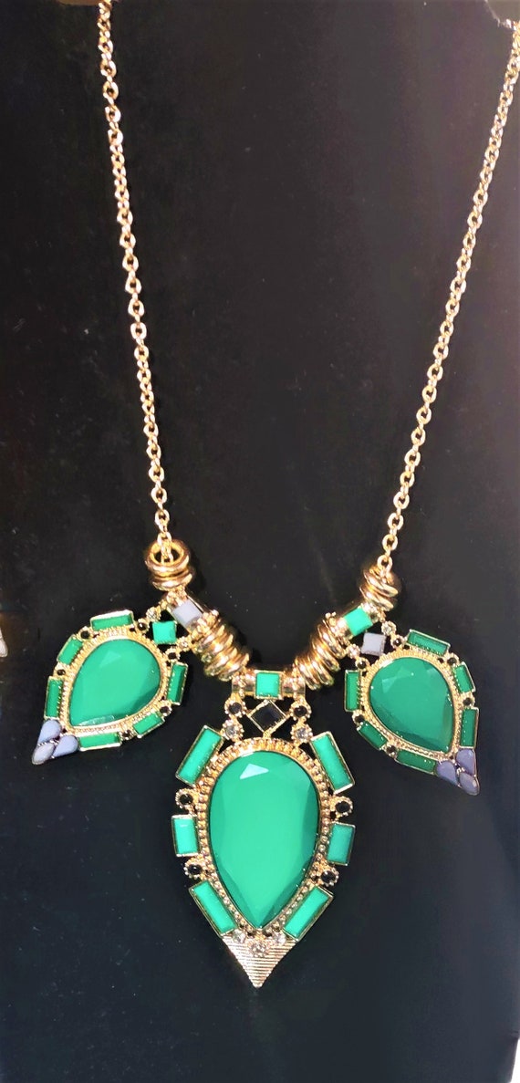 Wow!  This is some Necklace Peacock Colors, Gold T
